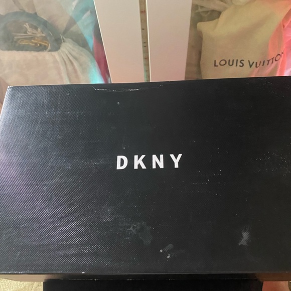 ❤️. DKNY BRAND NEW SOFT FABRIC GLITTERS SHOES by DKNY✅ - Picture 11 of 11